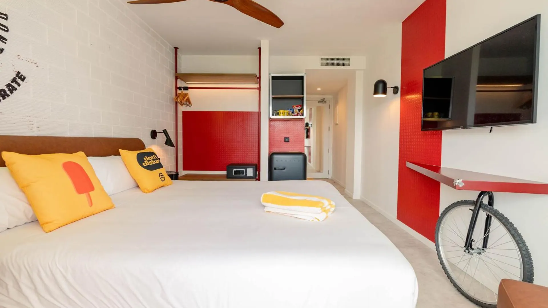 Ryans Lolas - Adults Only San Antonio  Spain
